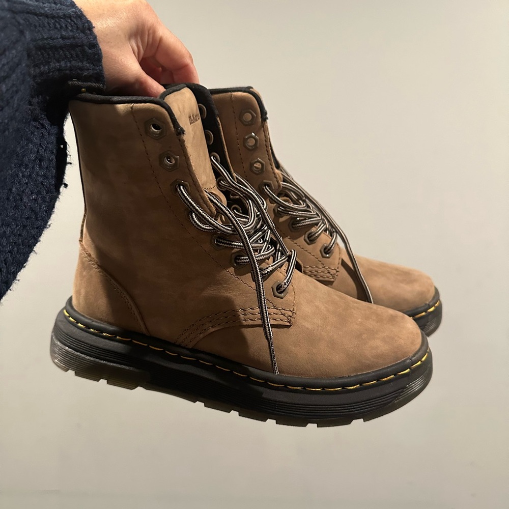 Brand: Dr. Martens
Style: Crewson Nubuck Leather Everyday